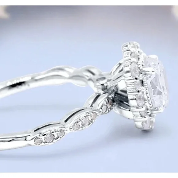 NEW Women’s White Gold Filled Oval Simulated Diamond Engagement‎ Ring, Sz 7 - Picture 9 of 10